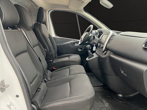 Nissan NV300 27 of 30