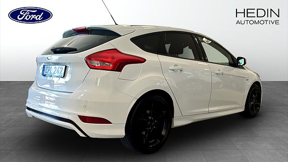 Ford Focus 2 of 5