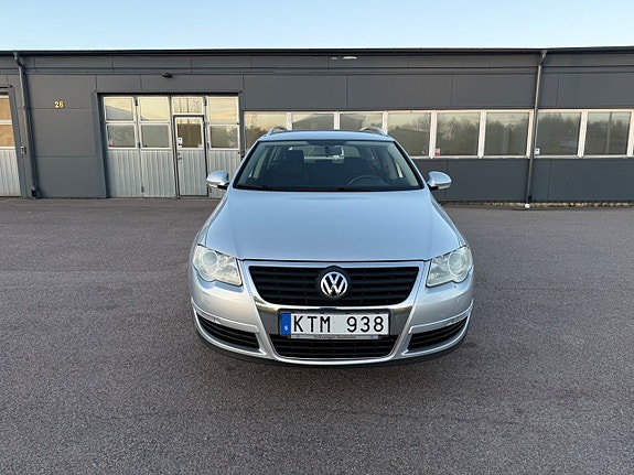 Volkswagen Passat 2 of 5