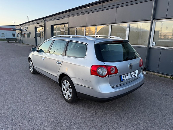 Volkswagen Passat 10 of 22