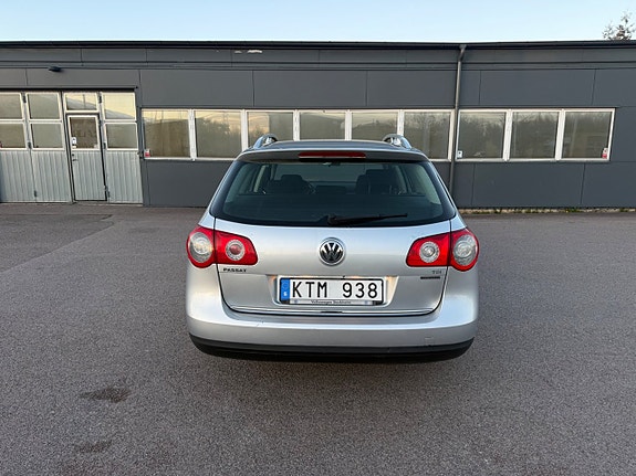 Volkswagen Passat 12 of 22