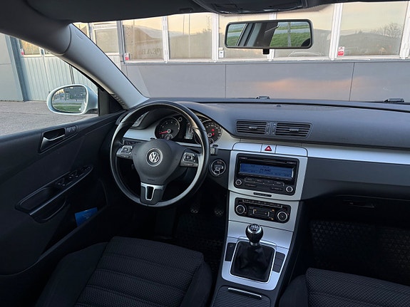 Volkswagen Passat 16 of 22