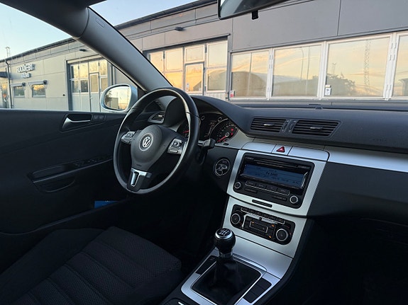 Volkswagen Passat 14 of 22