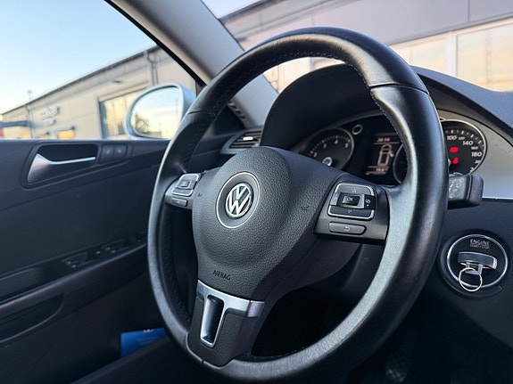 Volkswagen Passat 17 of 22
