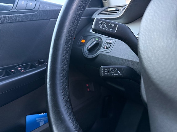 Volkswagen Passat 19 of 22