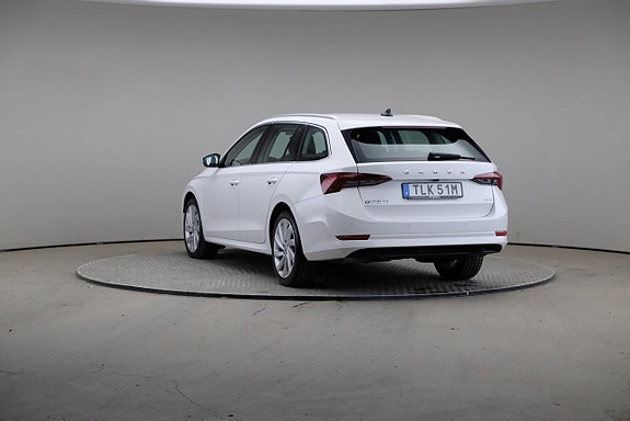 Skoda Octavia 2 of 5