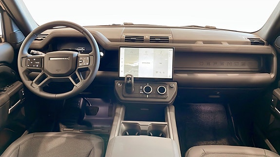 Land Rover Defender 130 4 of 5