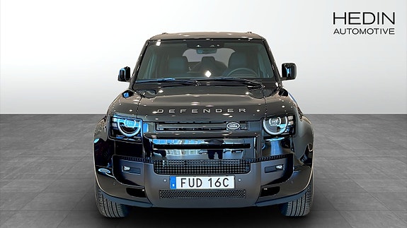 Land Rover Defender 130 8 of 11