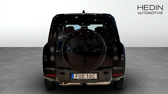 Land Rover Defender 130 7 of 11