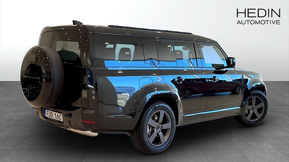 Land Rover Defender 130 2 of 5