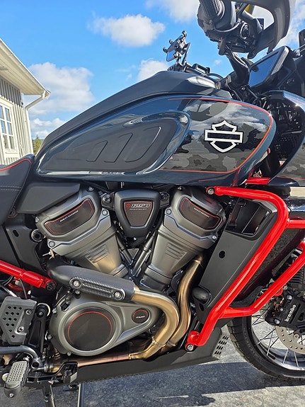 Harley-Davidson Pan America CVO + SE: Exhaust RA1250SE 4 of 20