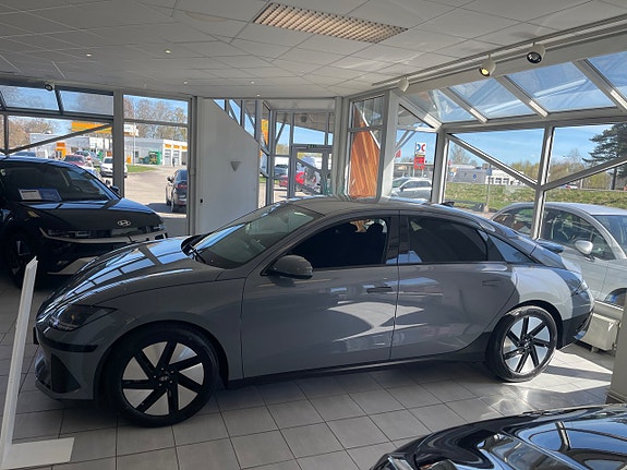 Hyundai Ioniq 6 3 of 12