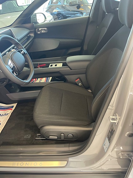 Hyundai Ioniq 6 9 of 12