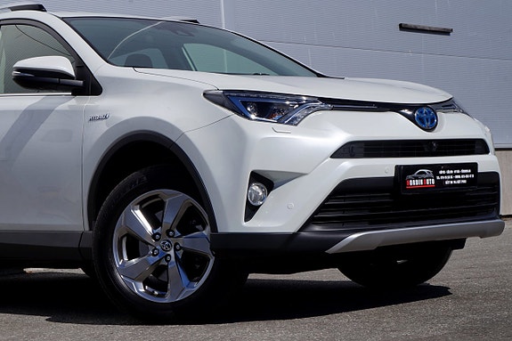 Toyota RAV4 2 of 5