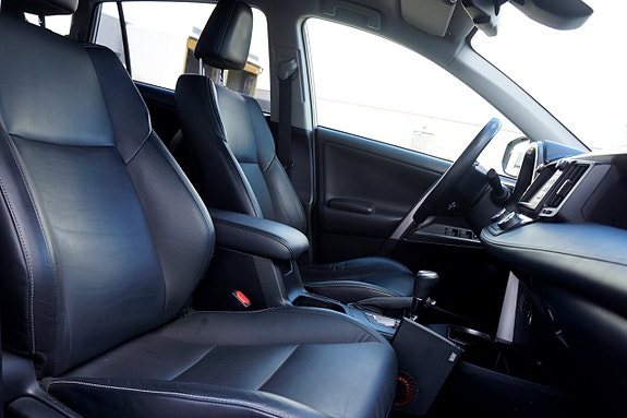 Toyota RAV4 13 of 25