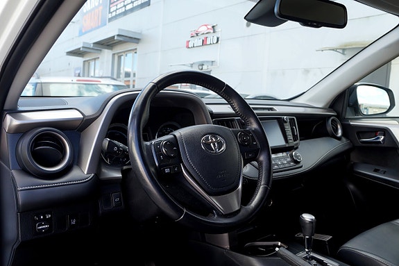 Toyota RAV4 10 of 25