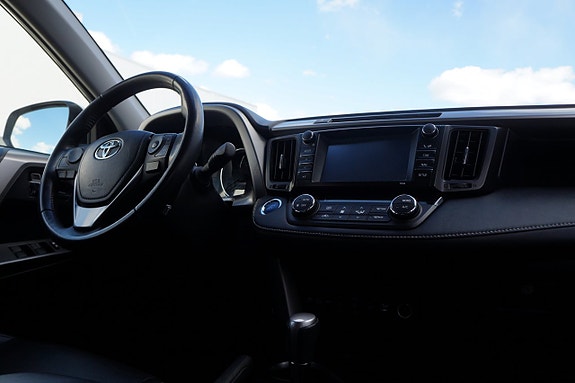 Toyota RAV4 14 of 25