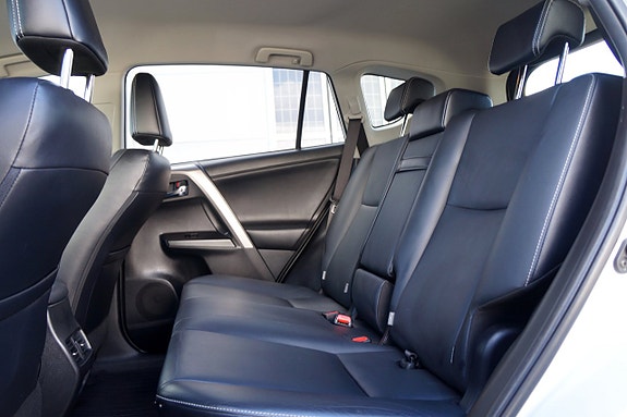 Toyota RAV4 11 of 25