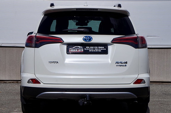 Toyota RAV4 6 of 25