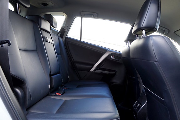 Toyota RAV4 12 of 25