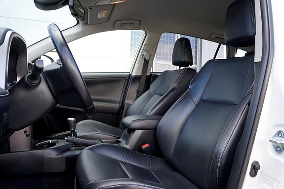 Toyota RAV4 9 of 25