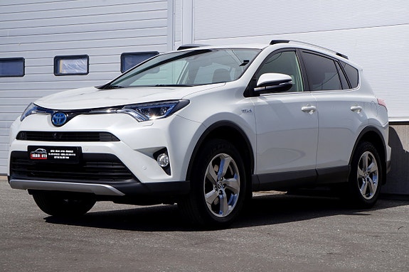 Toyota RAV4 4 of 5