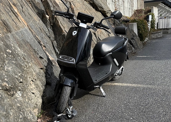 Yadea G5 Elmoped 2 of 3