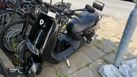 Yadea G5 Elmoped 3 of 3