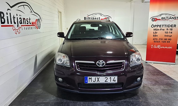 Toyota Avensis 4 of 5