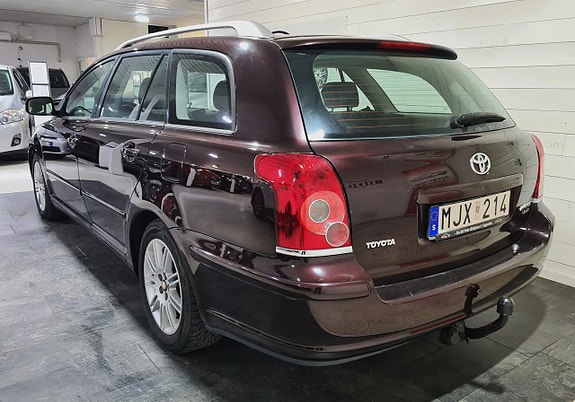 Toyota Avensis 5 of 5