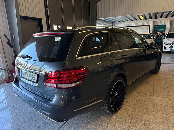 Mercedes-Benz E250 3 of 5