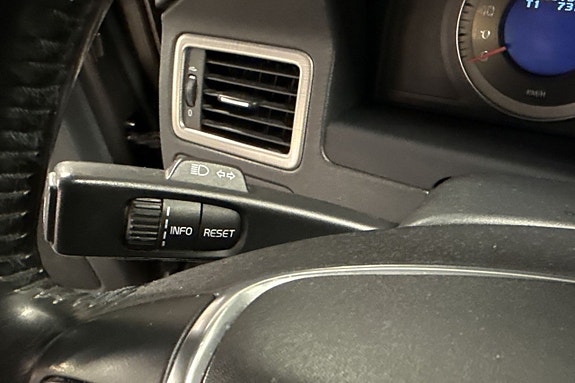 Volvo V70 14 of 25