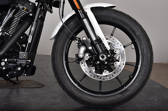 Harley-Davidson Low rider ST SPARA 39 600:- 10 of 16