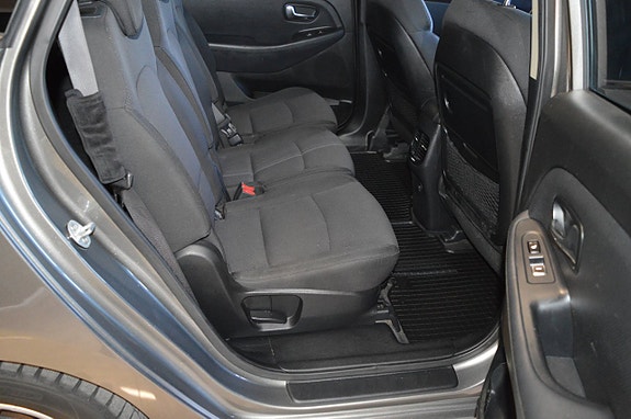 Kia Carens 16 of 19