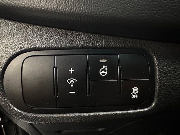 Kia Carens 8 of 19