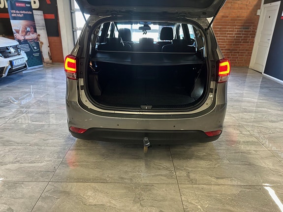 Kia Carens 13 of 19