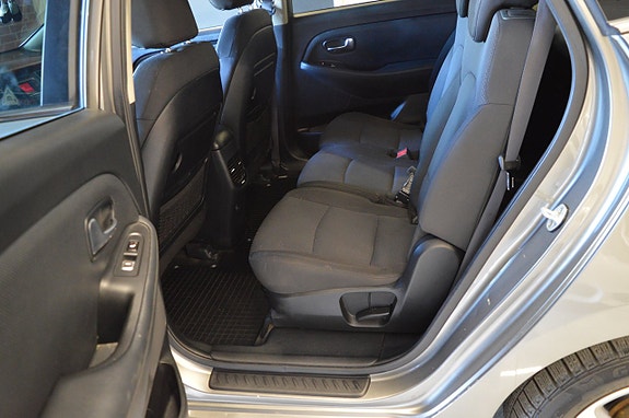 Kia Carens 17 of 19