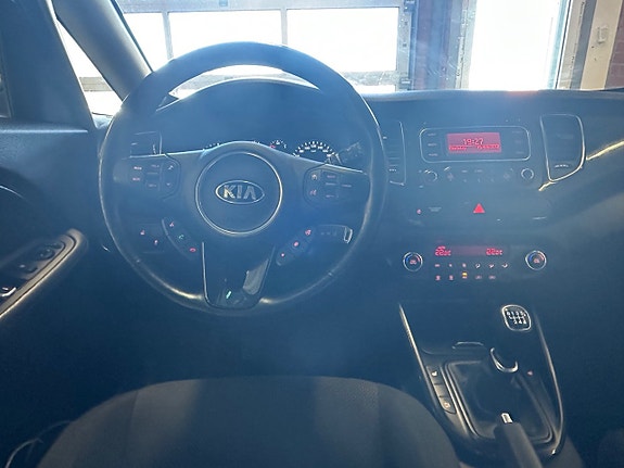 Kia Carens 7 of 19