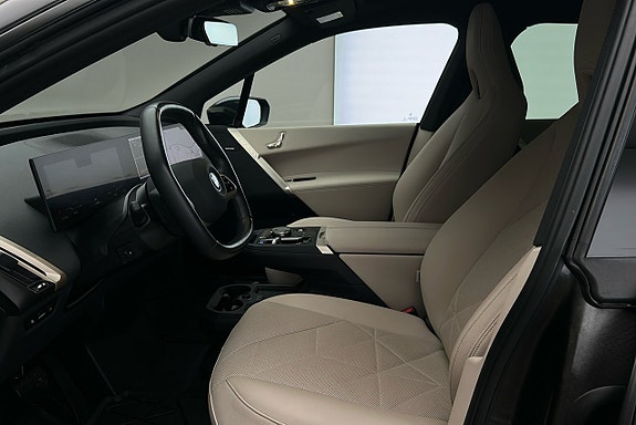 BMW iX 10 of 29