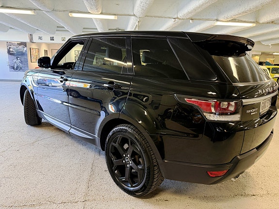 Land Rover Range Rover Sport 3 of 5
