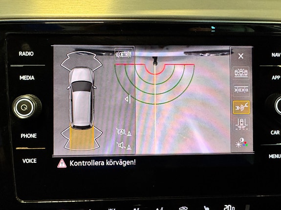 Volkswagen Passat Alltrack 21 of 23