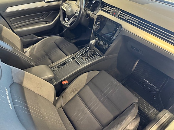 Volkswagen Passat Alltrack 10 of 23