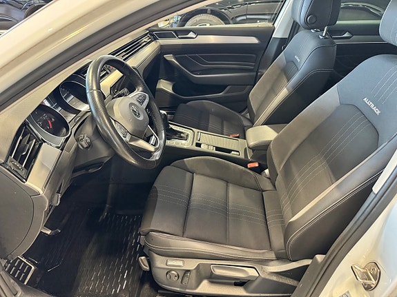 Volkswagen Passat Alltrack 8 of 23