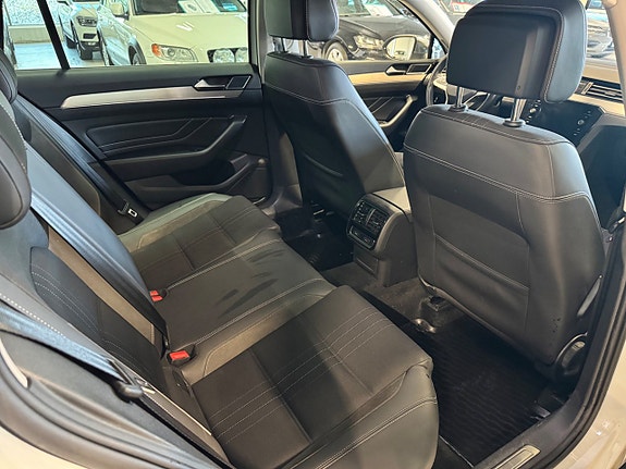 Volkswagen Passat Alltrack 12 of 23