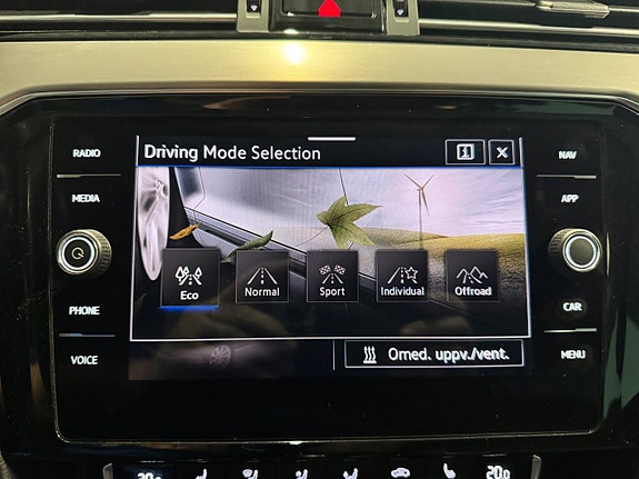 Volkswagen Passat Alltrack 19 of 23