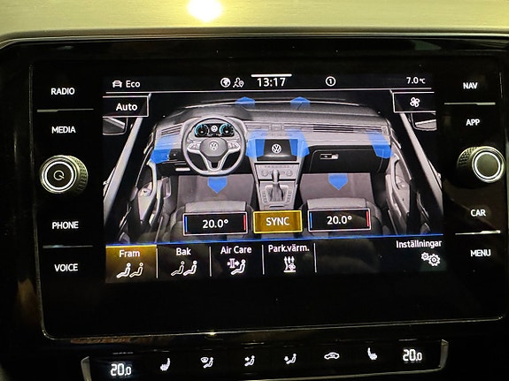 Volkswagen Passat Alltrack 17 of 23