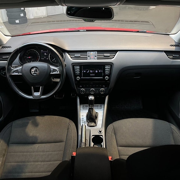 Skoda Octavia Scout 9 of 12
