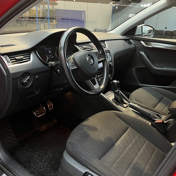 Skoda Octavia Scout 8 of 12