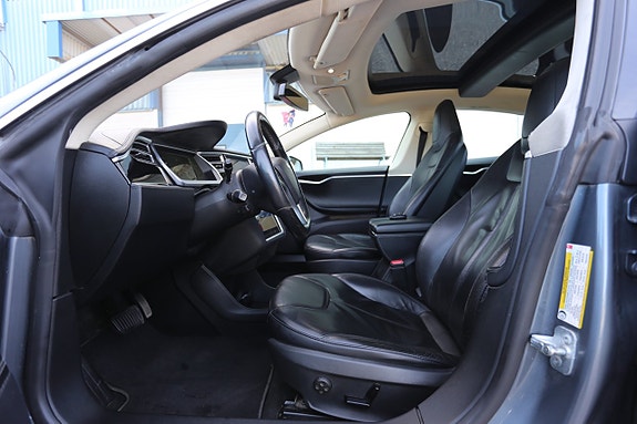 Tesla Model S 4 of 5
