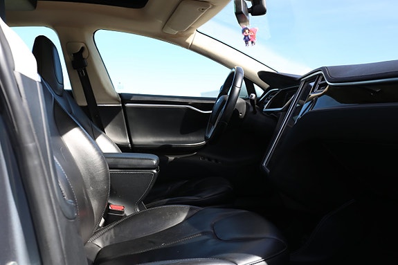 Tesla Model S 12 of 17